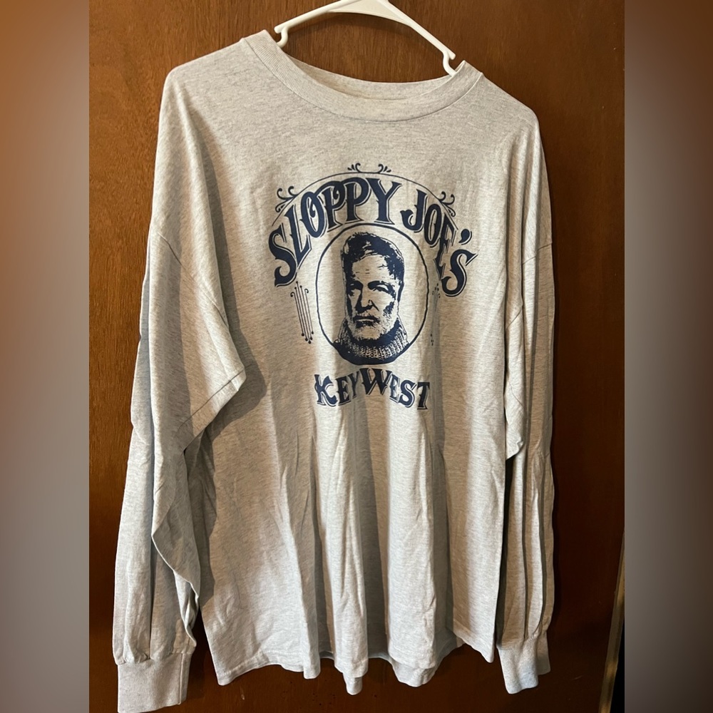 Vintage Long Sleeved “Sloppy Joe’s Key West” Tee Short. Great Condition